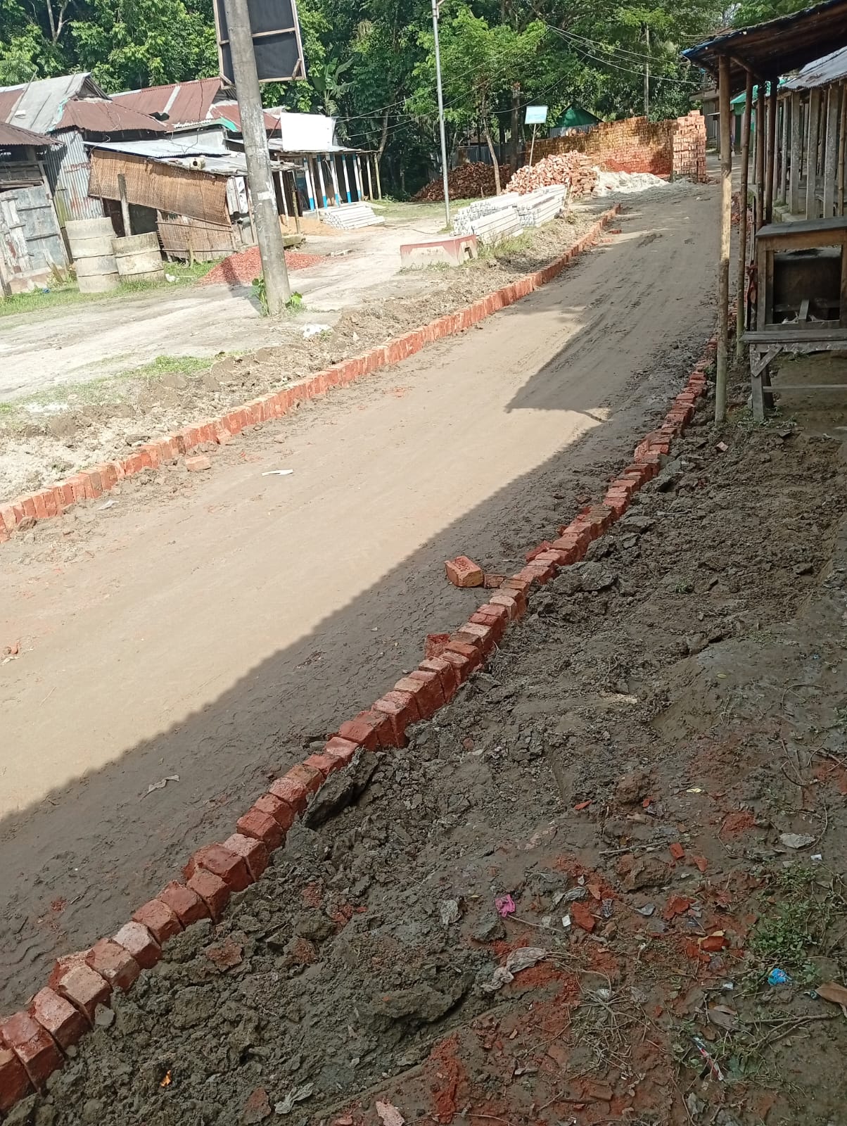 ঈশ্বরগঞ্জে নিষেধাজ্ঞা উপেক্ষা করে কাজ চলছে