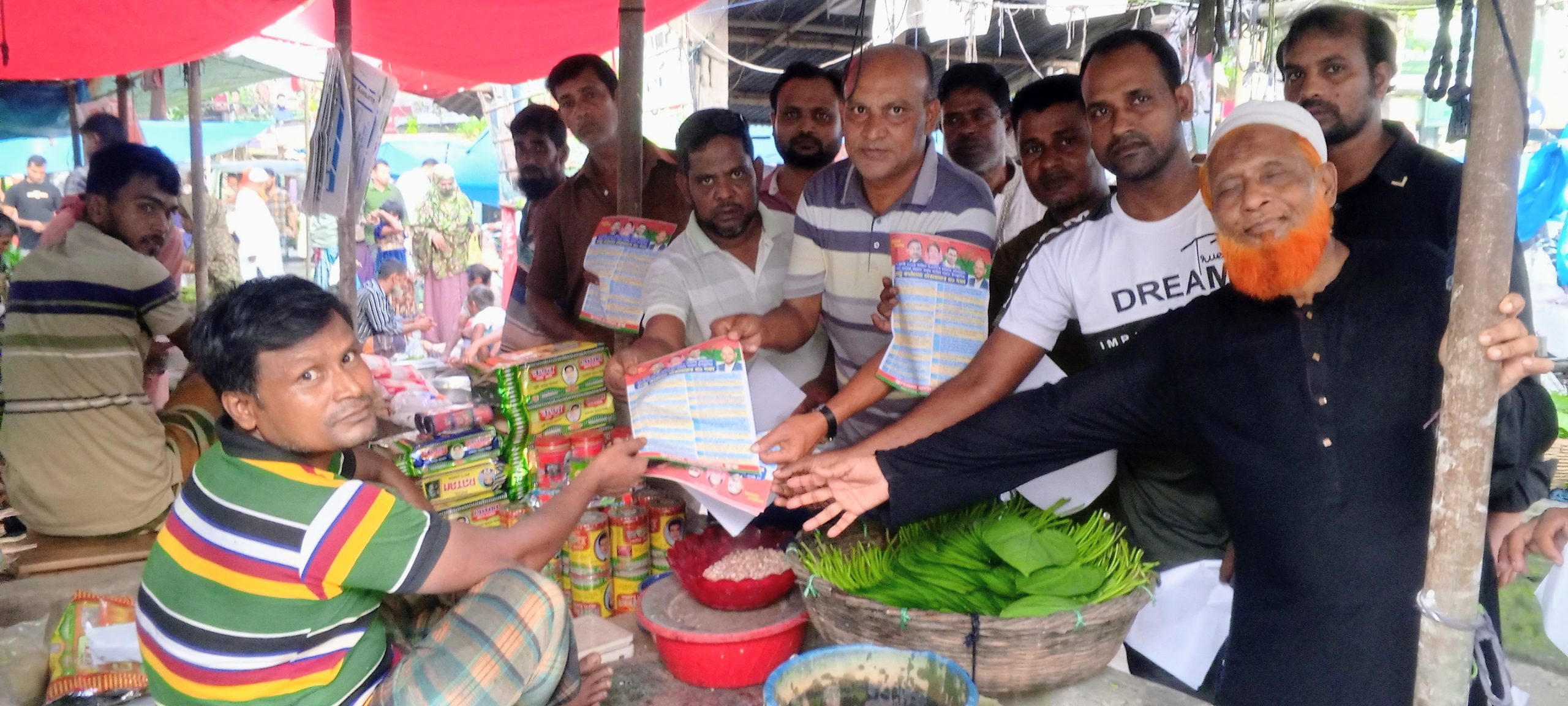 তারেক রহমানের ৩১ দফা বাস্তবায়নে টুকুর  পক্ষে ভিপি মনিরের লিফলেট বিতরণ 