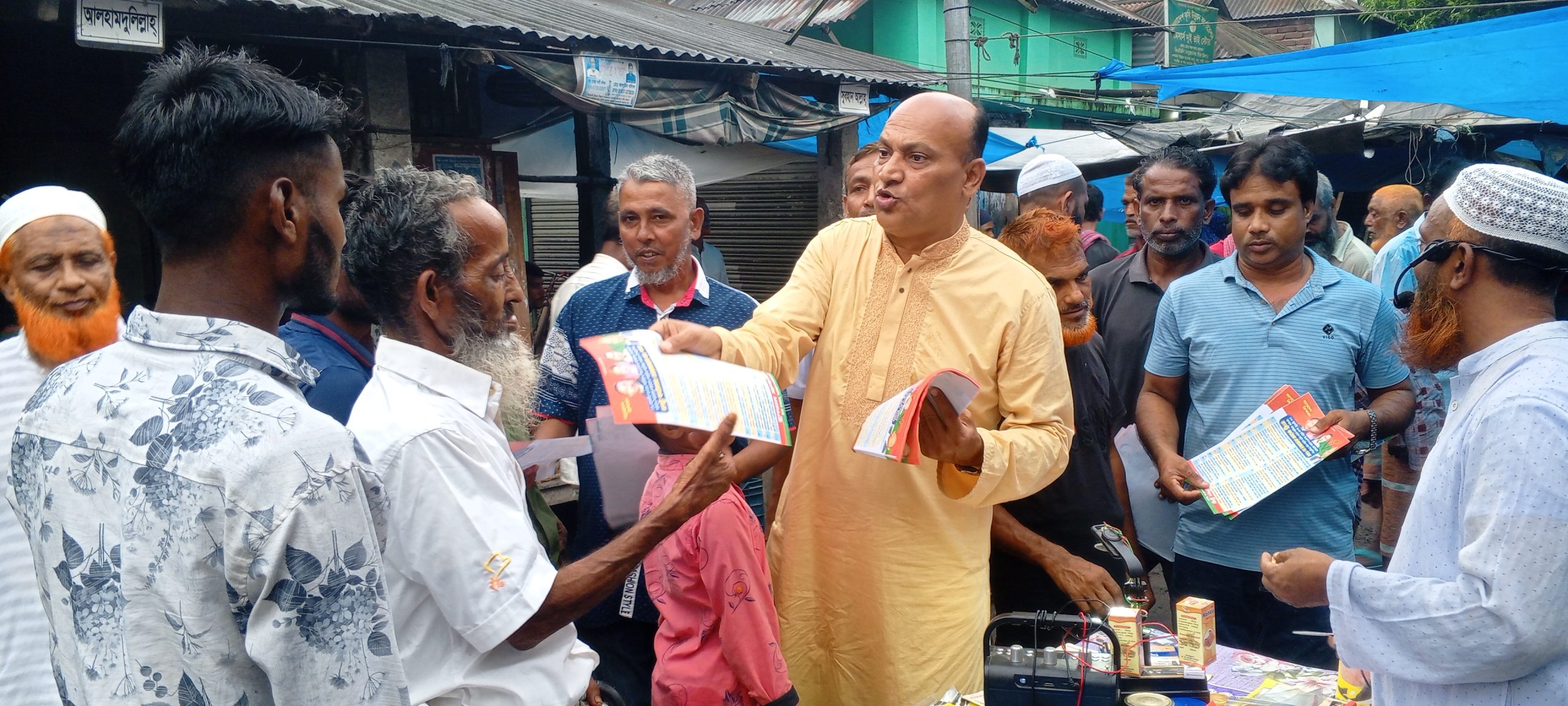 টাঙ্গাইলে হাটবাজার, পাড়া মহল্লায় টুকুর পক্ষে ভোট চেয়ে ৩১ দফার লিফলেট বিবরণ 