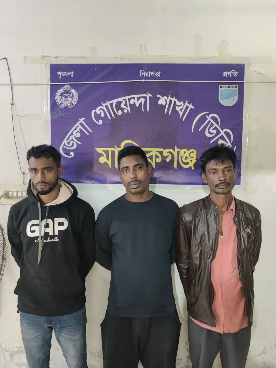 মানিকগঞ্জে ইয়াবা ট্যাবলেট সহ তিনজন আটক