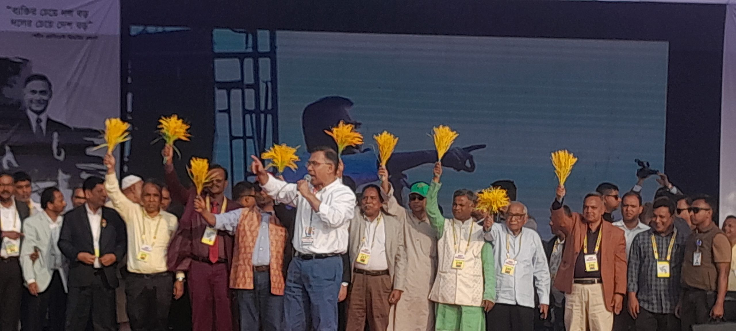 সবাইকে এক্যবদ্ধ হয়ে ধানের শীষকে বিজয়ী করে স্বৈরাচারের জবাব দিতে হবে- সিরাজগঞ্জে তারেক রহমান