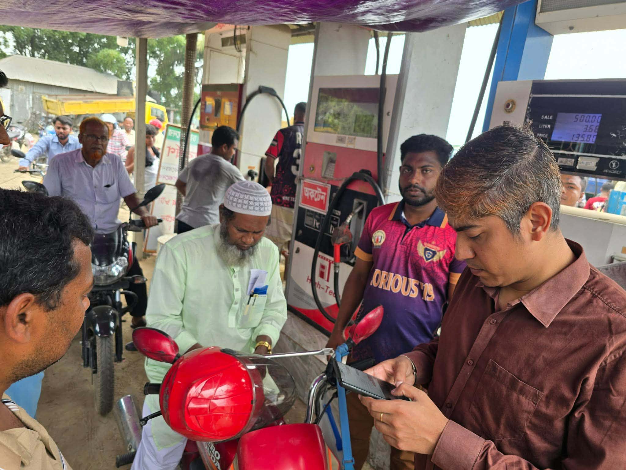 নাগরপুরে ফুয়েল কার্ড কার্যক্রম শুরু: কার্ড ছাড়া মিলবে না জ্বালানি তেল